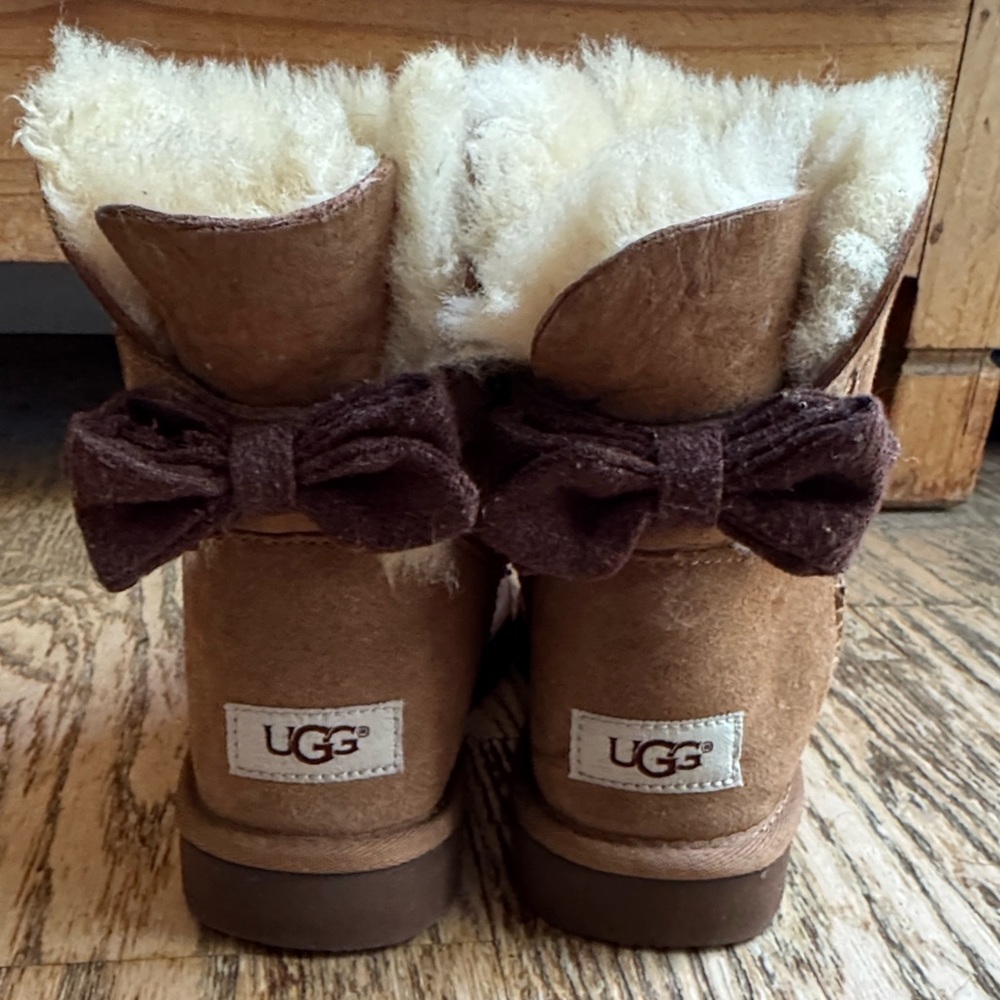UGG Chestnut Boots with Plush Bows